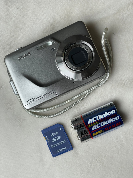 Kodak EasyShare C180 10.2 MP Digital Camera Bundle - Silver in Box