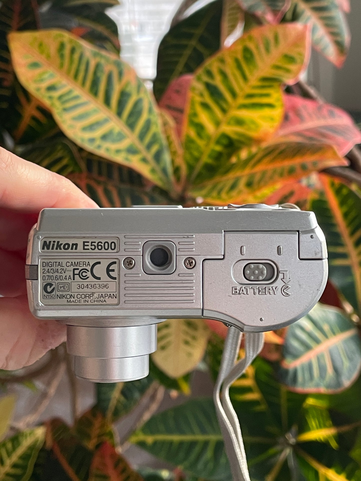 Nikon CoolPix E5600 5.1 MP Digital Camera Bundle - Silver