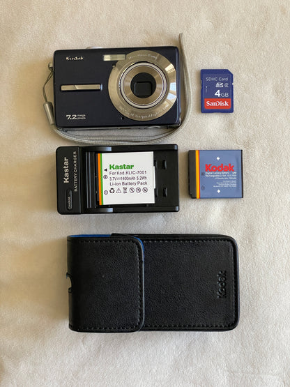 Kodak EasyShare M763 7.2 MP Digital Camera Bundle - Blue