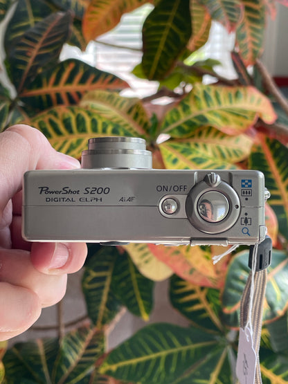 Canon PowerShot S200 2 MP Digital Camera Bundle - Silver