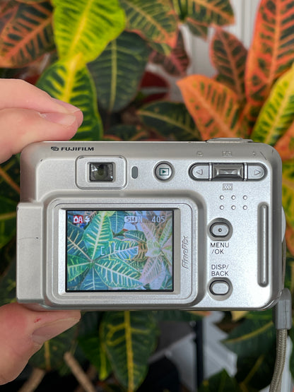 Fujifilm FinePix A510 5.1 MP Digital Camera Bundle - Black