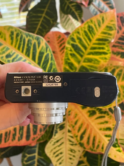 Nikon CoolPix L18 8.0 MP Digital Camera - Navy Blue