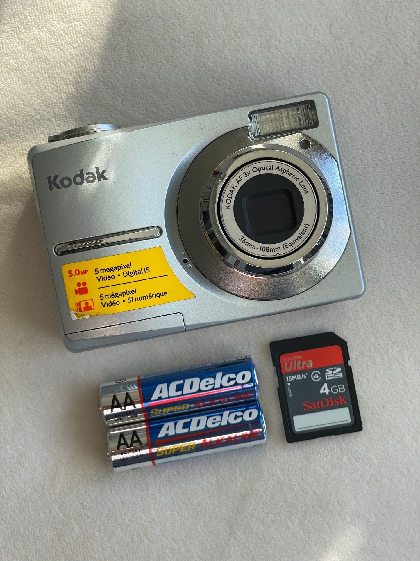 Kodak EasyShare C513 5 MP Digital Camera Bundle - Silver