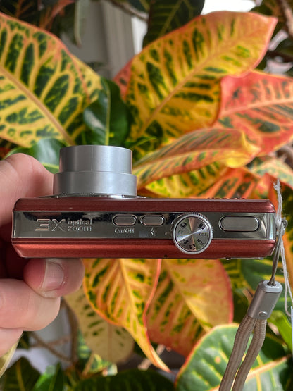 Kodak EasyShare M763 7.2 MP Digital Camera Bundle - Sparkly Orange
