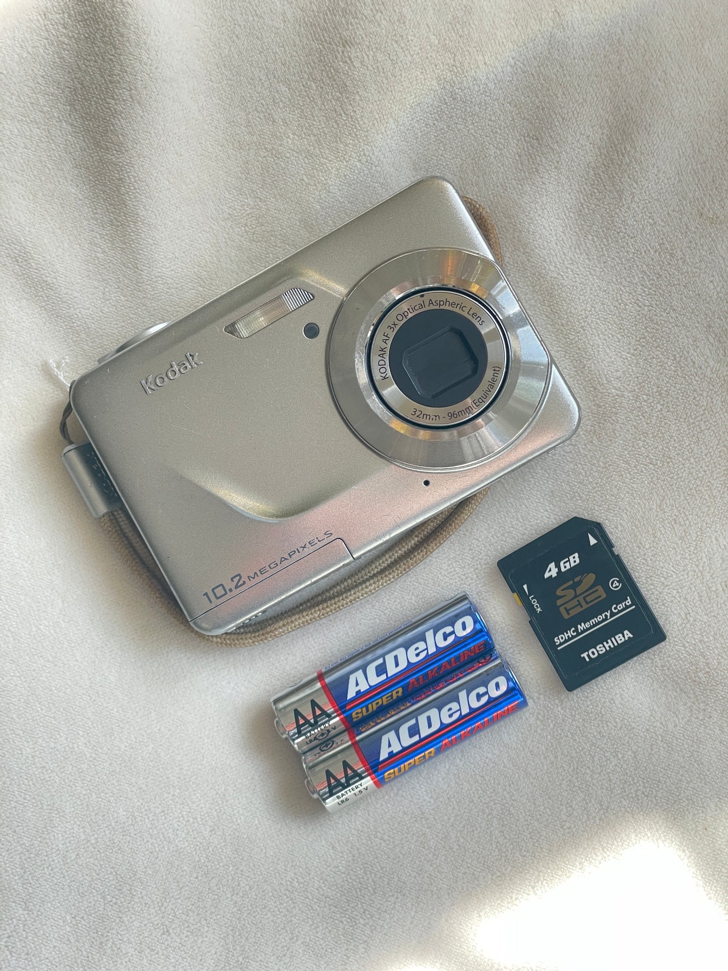 Kodak EasyShare C180 10.2 MP Digital Camera Bundle - Silver