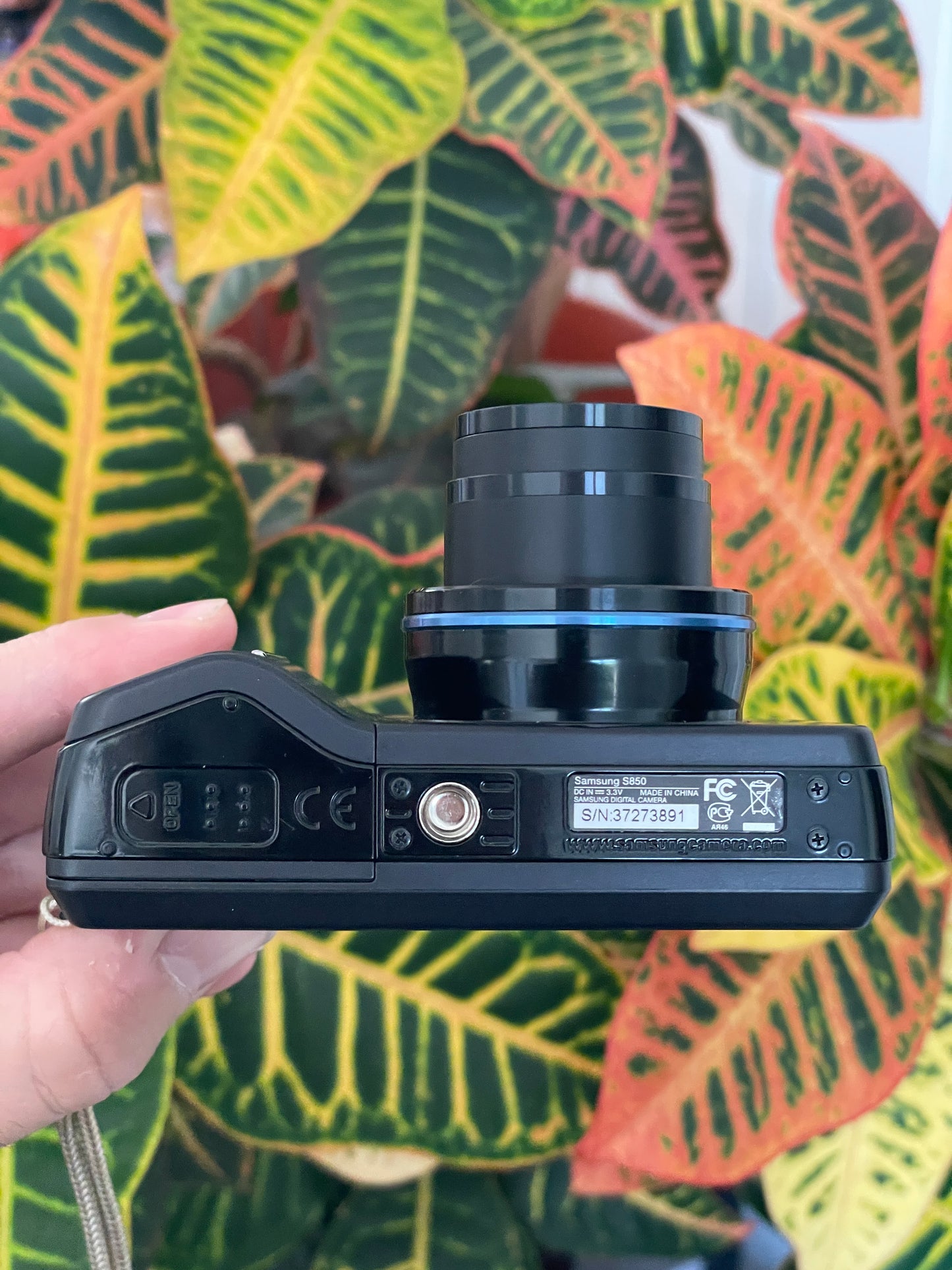 Samsung S850 8.1 MP Digital Camera Bundle - Black