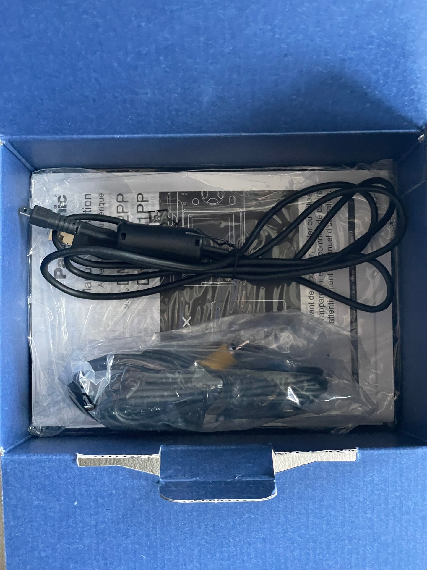 Panasonic Lumix LZ2 5.0 MP Digital Camera Bundle - Silver - Complete in Box