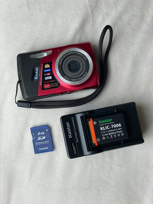 Kodak EasyShare M531 14 MP Digital Camera Bundle - Red