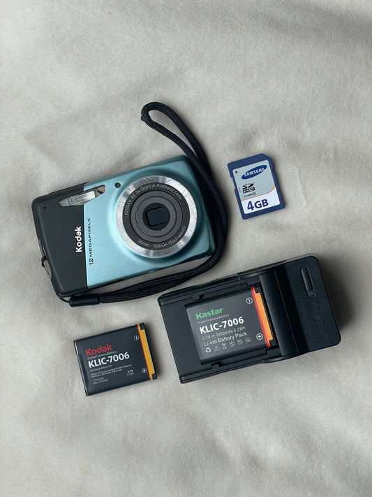 Kodak EasyShare M530 12 MP Digital Camera Bundle - Blue