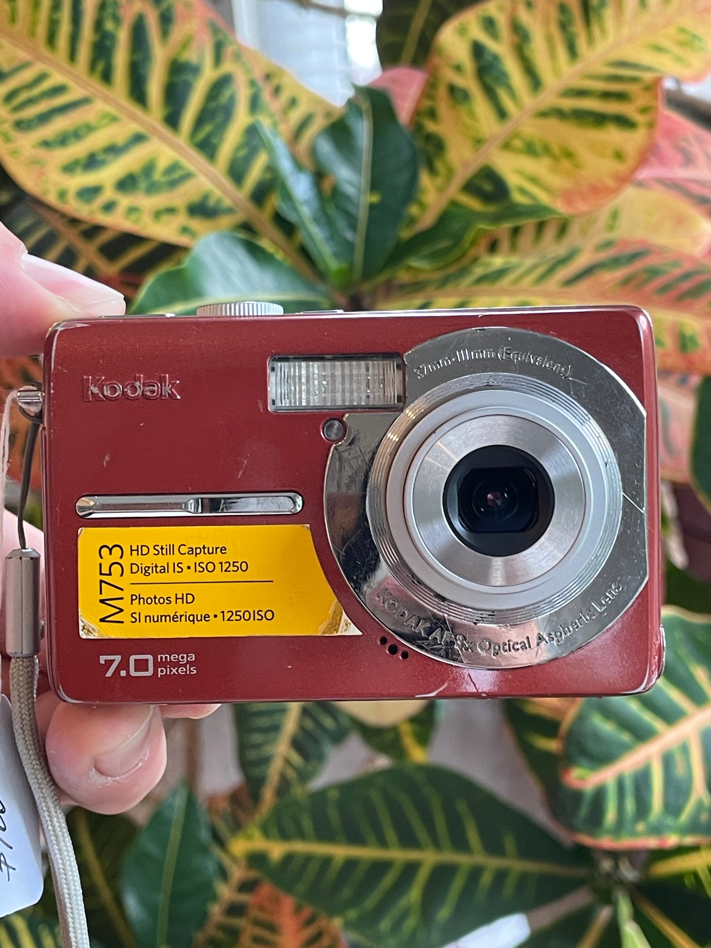 Kodak EasyShare M753 7.0 MP Digital Camera Bundle - Sparkly Orange
