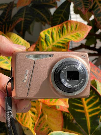 Kodak EasyShare M550 12 MP Digital Camera Bundle - Pink - In Box