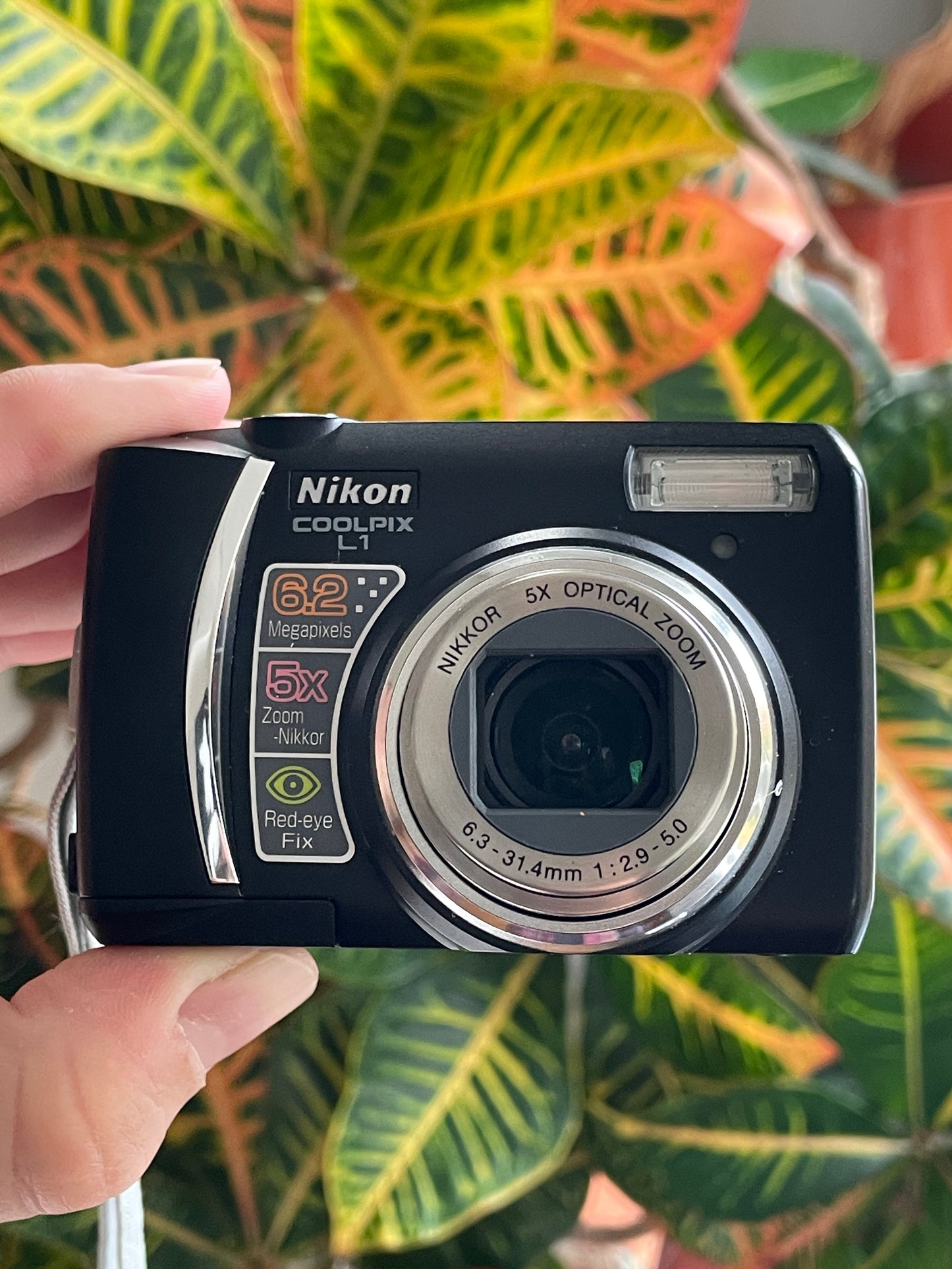 Nikon CoolPix L1 6.2 MP Digital Camera Bundle - Black