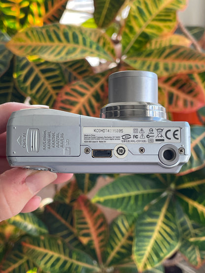 Kodak EasyShare C513 5 MP Digital Camera Bundle - Silver