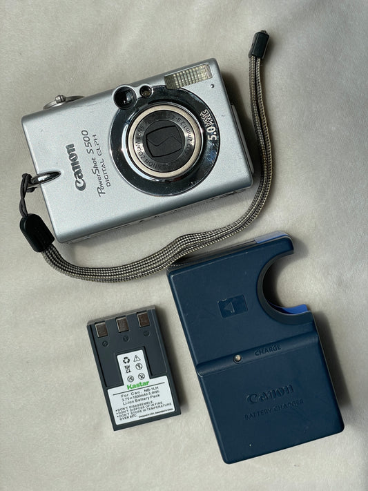 Canon PowerShot S500 Digital ELPH 5.0 MP Digital Camera Bundle