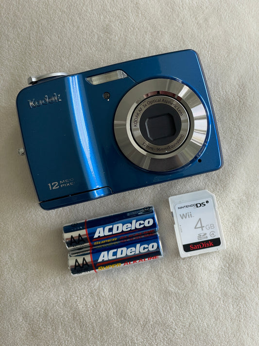 Kodak EasyShare CD82 12 MP Digital Camera Bundle - Blue (In Box)