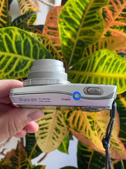 Olympus Stylus 820 8.0 MP Digital Camera Bundle - Silver