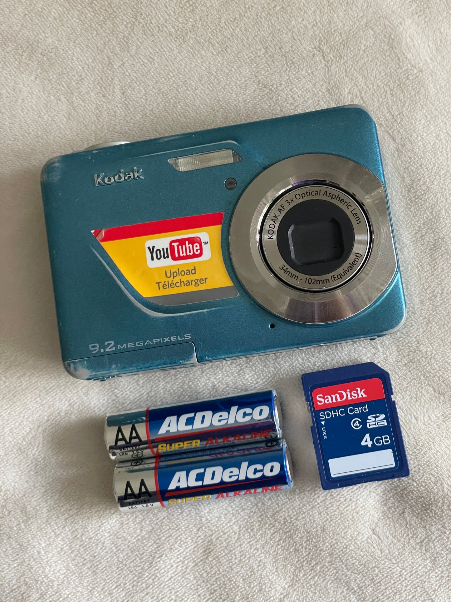 Kodak EasyShare C160 9.2 MP Digital Camera Bundle