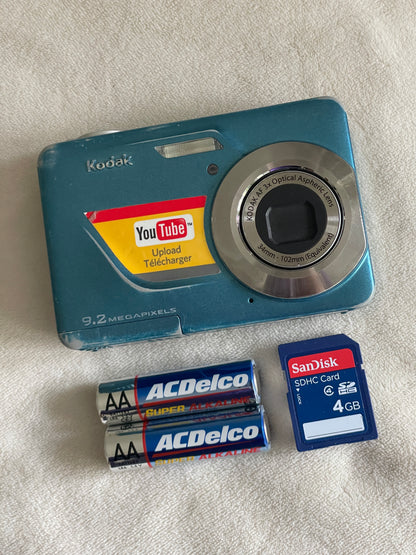 Kodak EasyShare C160 9.2 MP Digital Camera Bundle