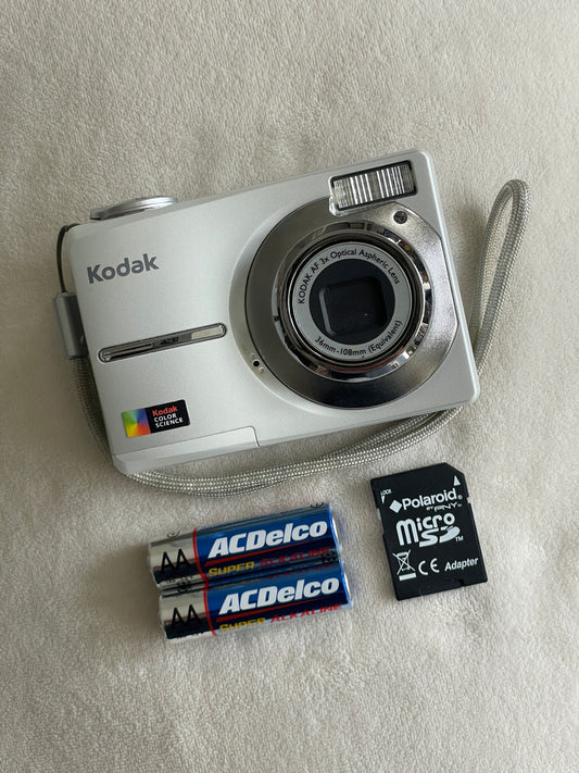 Kodak EasyShare C613 6.2 MP Digital Camera Bundle - White