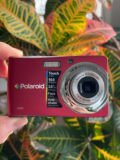 Polaroid t1035 10 MP Digital Camera Bundle - Red