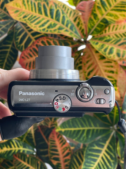 Panasonic Lumix DMC LZ7 7.2 MP Digital Camera Bundle - Black