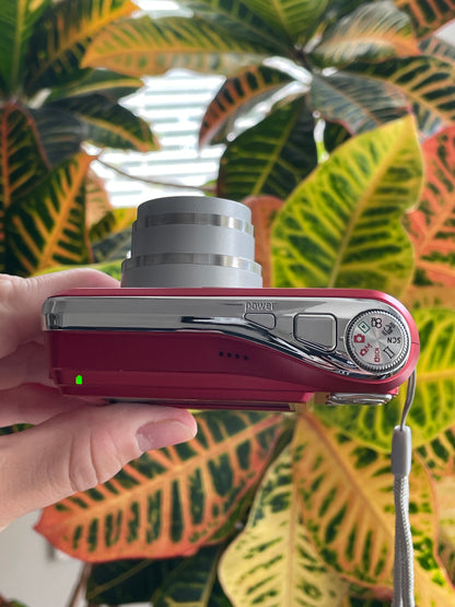 GE A950 9.1 MP Digital Camera Bundle - Red