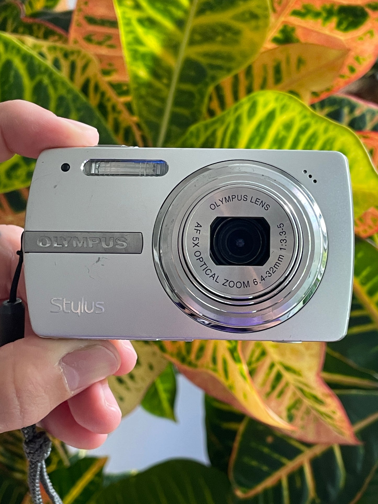 Olympus Stylus 820 8.0 MP Digital Camera Bundle - Silver