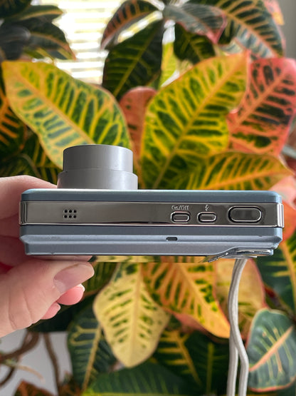 Kodak EasyShare M893 8.1 MP Digital Camera Bundle - Aqua