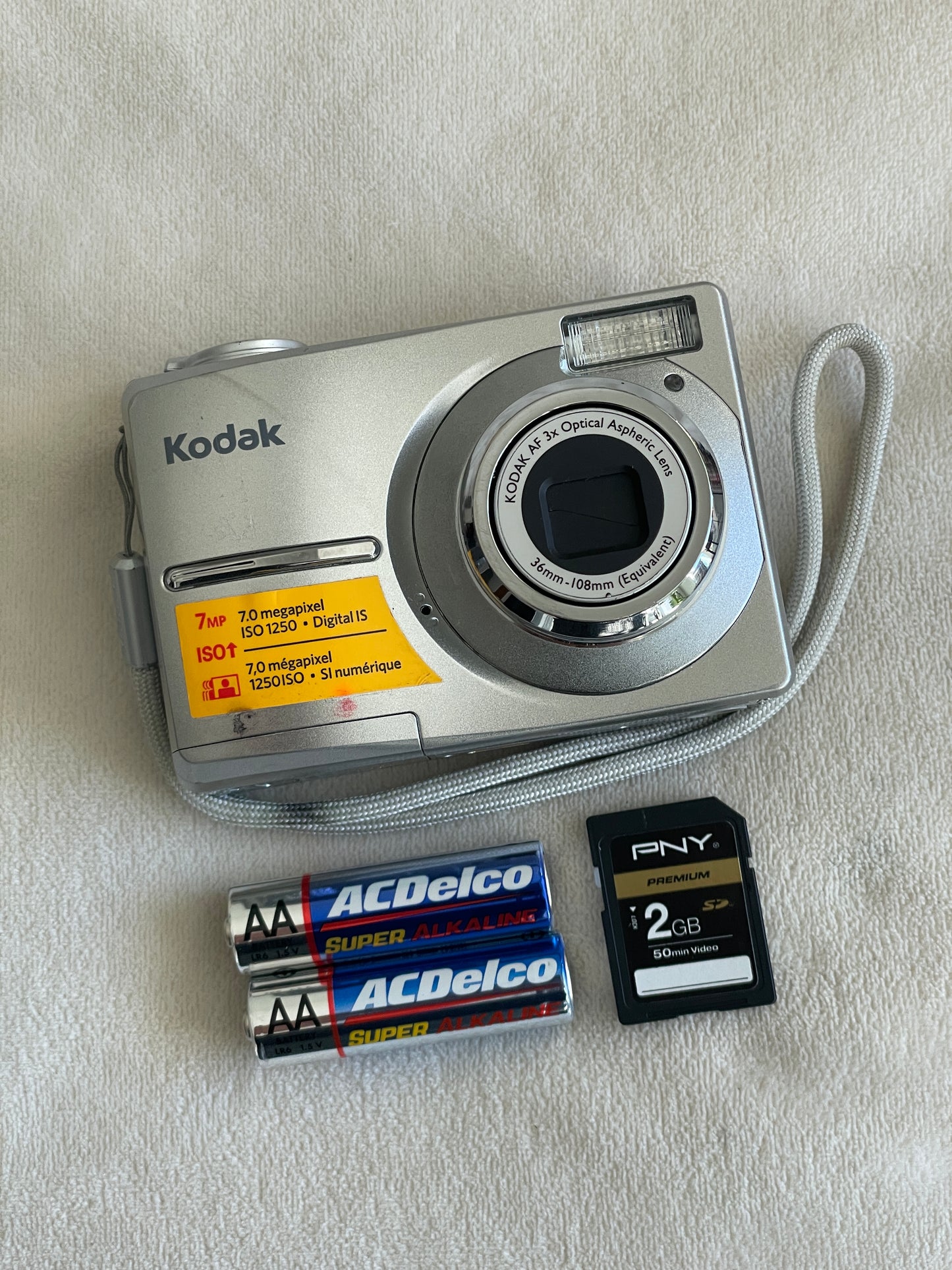 Kodak EasyShare C713 7.0 MP Digital Camera Bundle - Silver