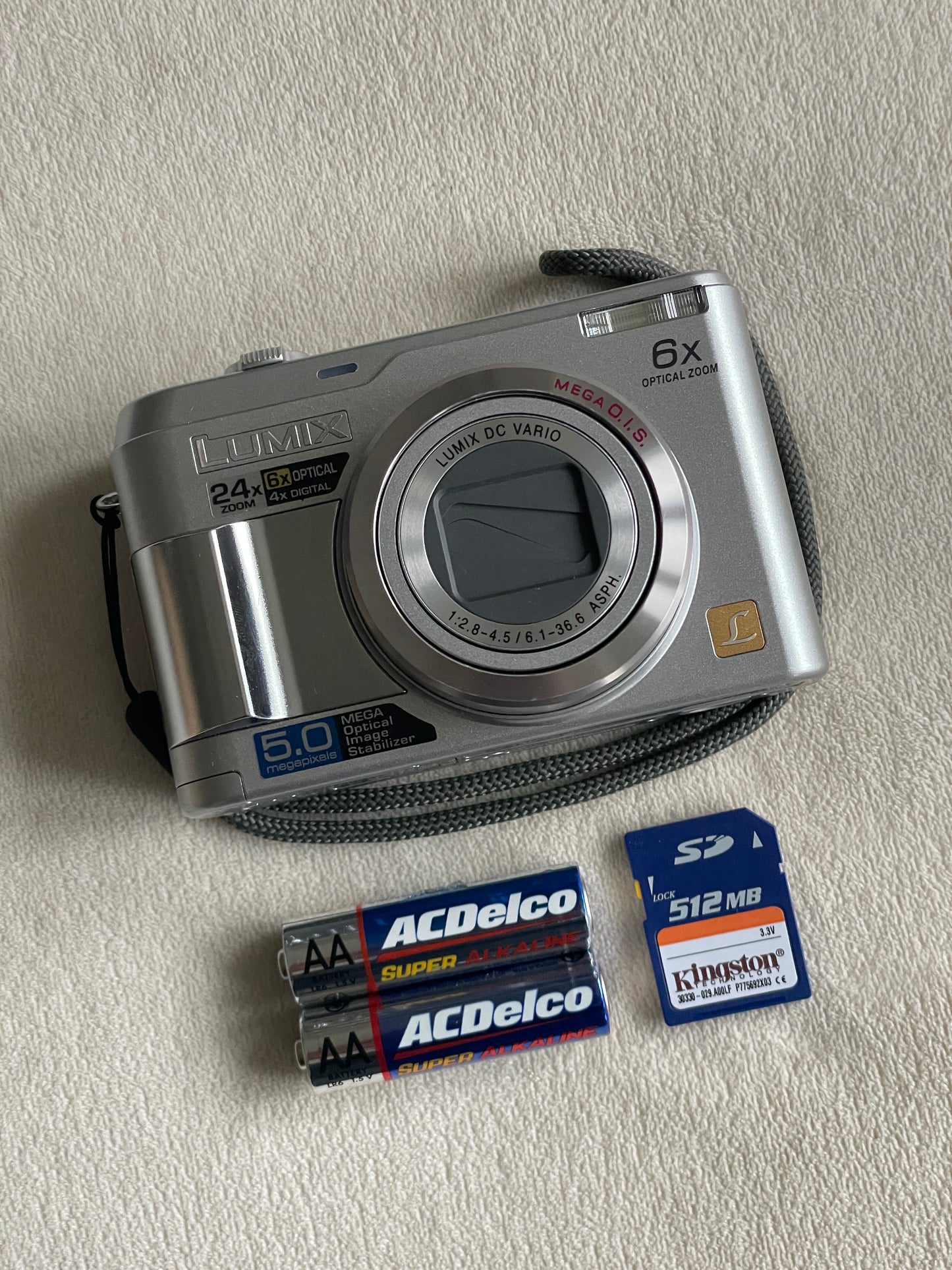 Panasonic Lumix LZ2 5.0 MP Digital Camera Bundle - Silver - Complete in Box