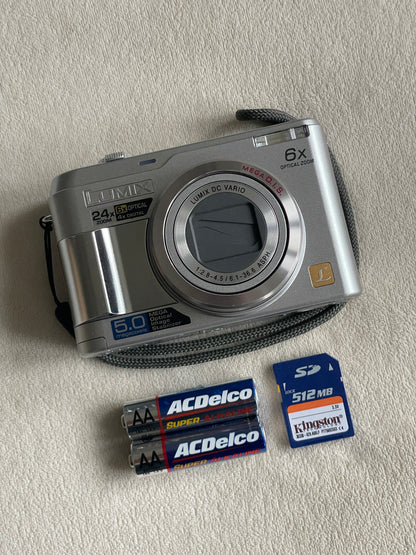 Panasonic Lumix LZ2 5.0 MP Digital Camera Bundle - Silver - Complete in Box