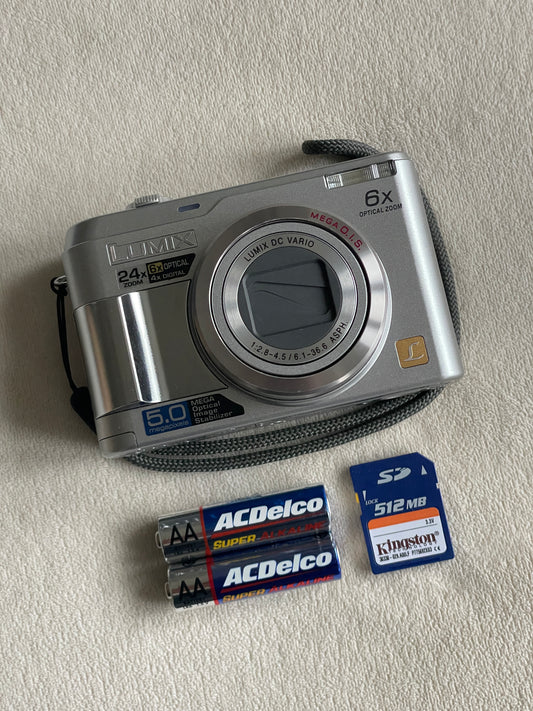 Panasonic Lumix LZ2 5.0 MP Digital Camera Bundle - Silver - Complete in Box