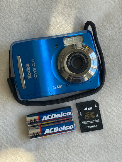 Kodak EasyShare CD24 12 MP Digital Camera Bundle - Blue