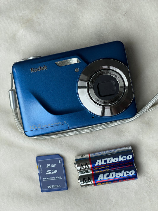 Kodak EasyShare C180 10.2 MP Digital Camera Bundle - Blue