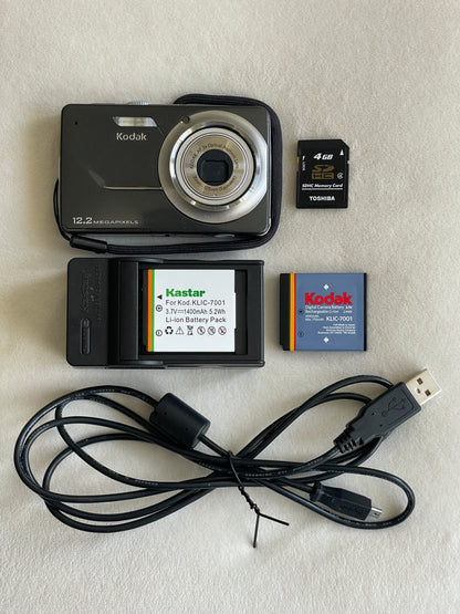 Kodak EasyShare MD41 12.2 MP Digital Camera Bundle - Sparkly Gray