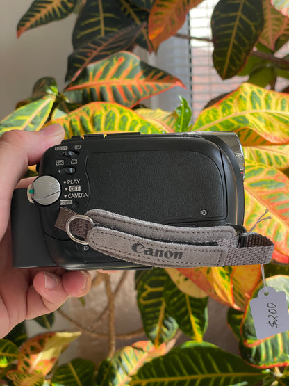 Canon Mini DV Handycam Model No. ZR950 Bundle