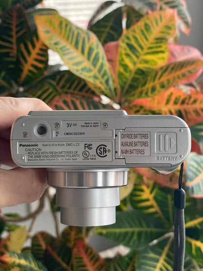 Panasonic Lumix LZ2 5.0 MP Digital Camera Bundle - Silver - Complete in Box