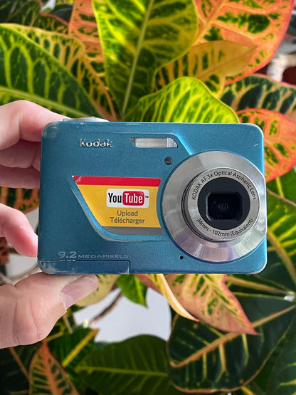 Kodak EasyShare C160 9.2 MP Digital Camera Bundle