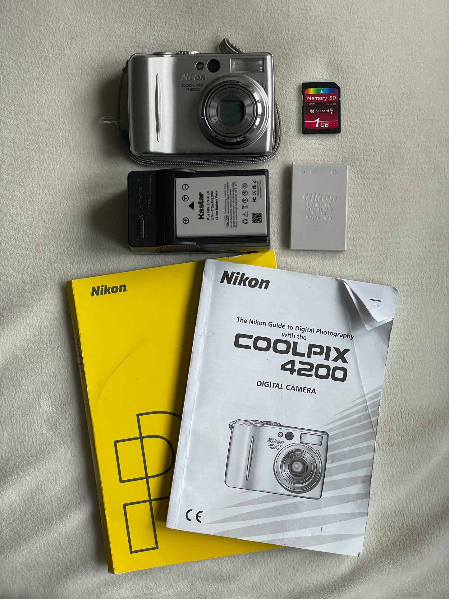 Nikon CoolPix E4200 4.0 MP Digital Camera Bundle - Silver