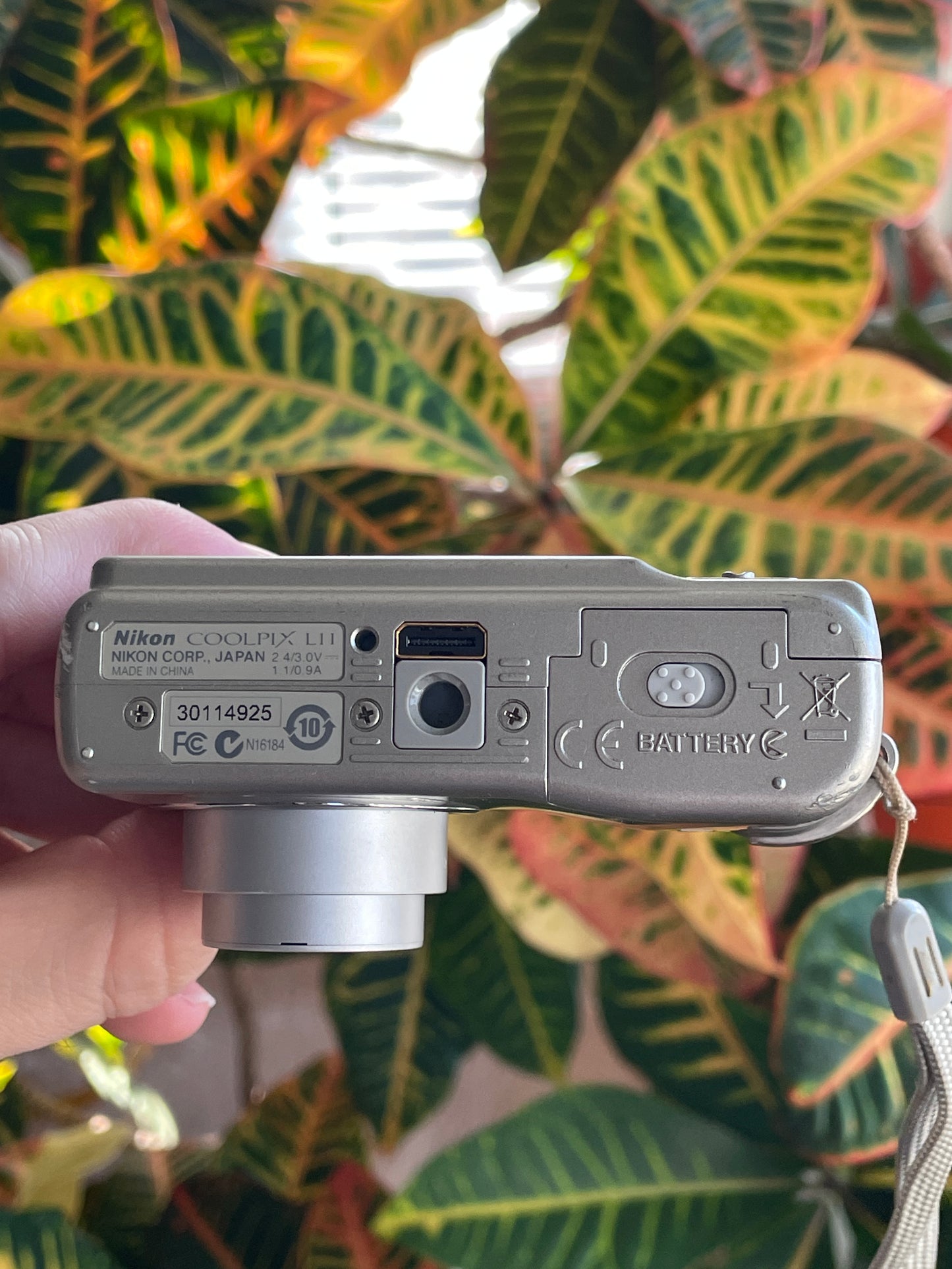 Nikon CoolPix L11 6.0 MP Digital Camera Bundle - Silver