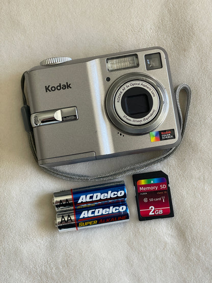 Kodak EasyShare C743 7.1 MP Digital Camera Bundle - Silver