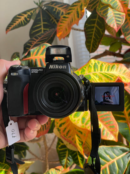 Nikon CoolPix E8700 8.0 MP Digital Camera Bundle - Black