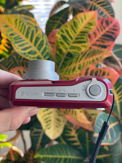 Kodak EasyShare C1450 14 MP Digital Camera Bundle - Red - In Box