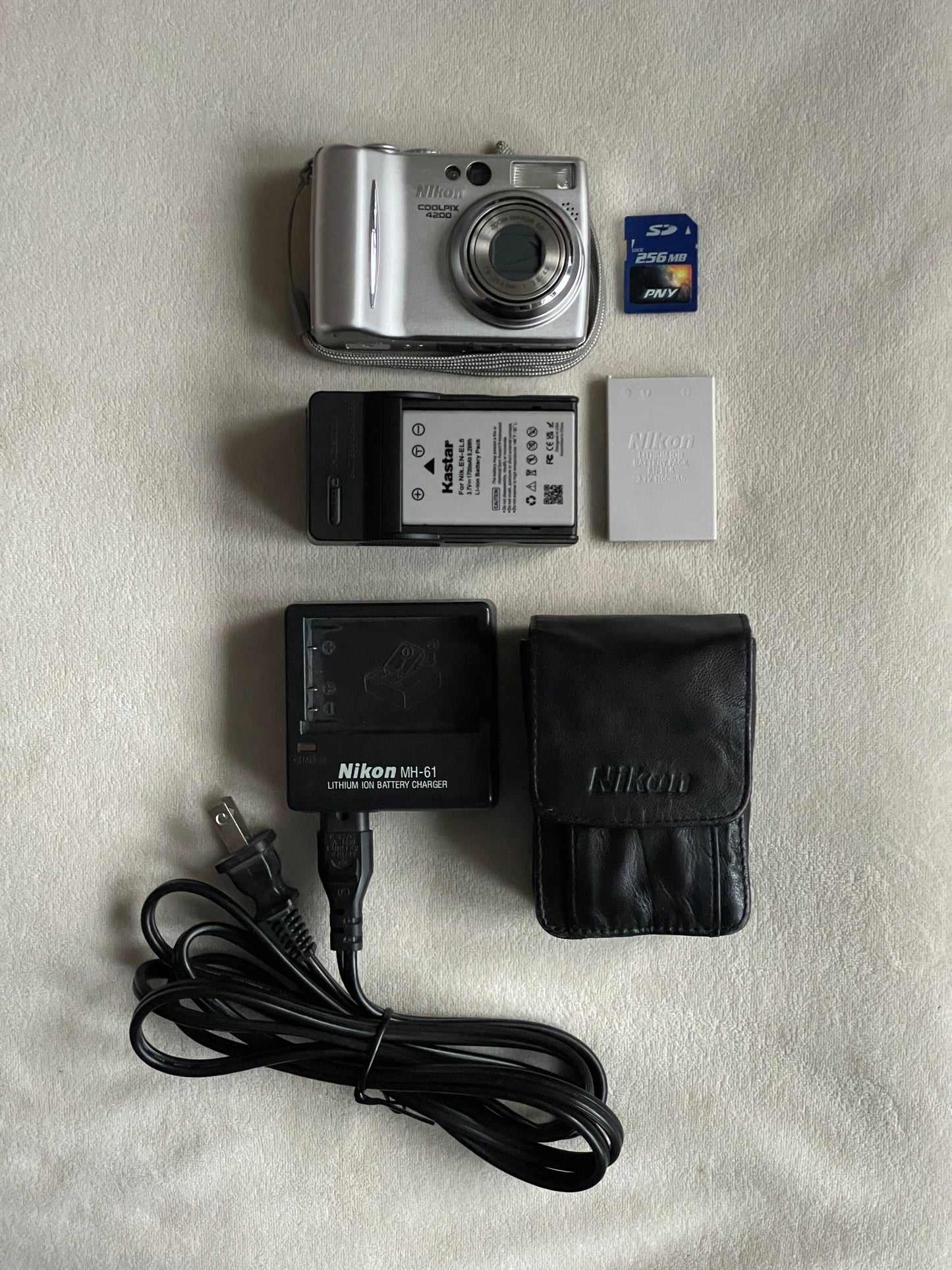 Nikon CoolPix 4200 4.0 MP Digital Camera Bundle - Silver
