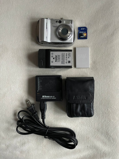 Nikon CoolPix 4200 4.0 MP Digital Camera Bundle - Silver