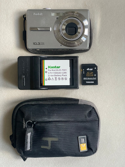 Kodak EasyShare MX1063 10.3 MP Digital Camera Bundle - Silver
