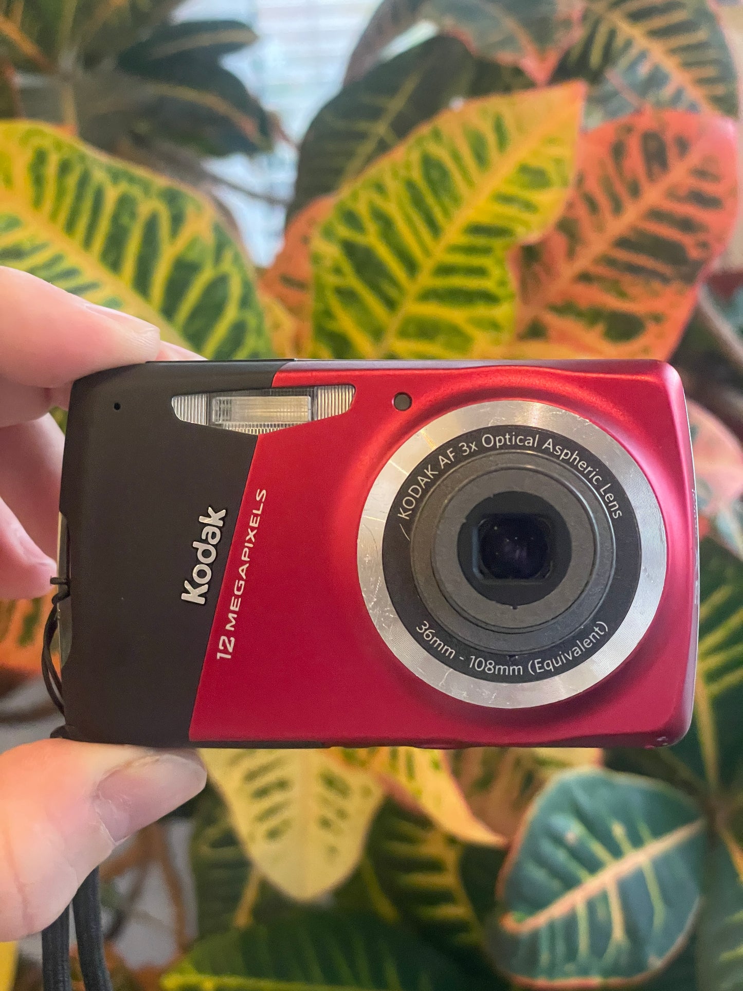 Kodak EasyShare M530 12 MP Digital Camera Bundle - Red