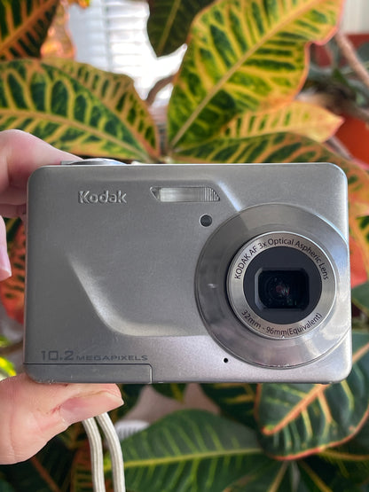 Kodak EasyShare C180 10.2 MP Digital Camera Bundle - Silver
