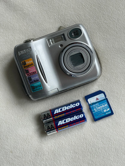 Nikon CoolPix 4100 4.0 MP Digital Camera Bundle - Silver