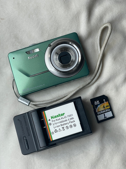 Kodak EasyShare M340 10.2 MP Digital Camera Bundle - Seafoam Green